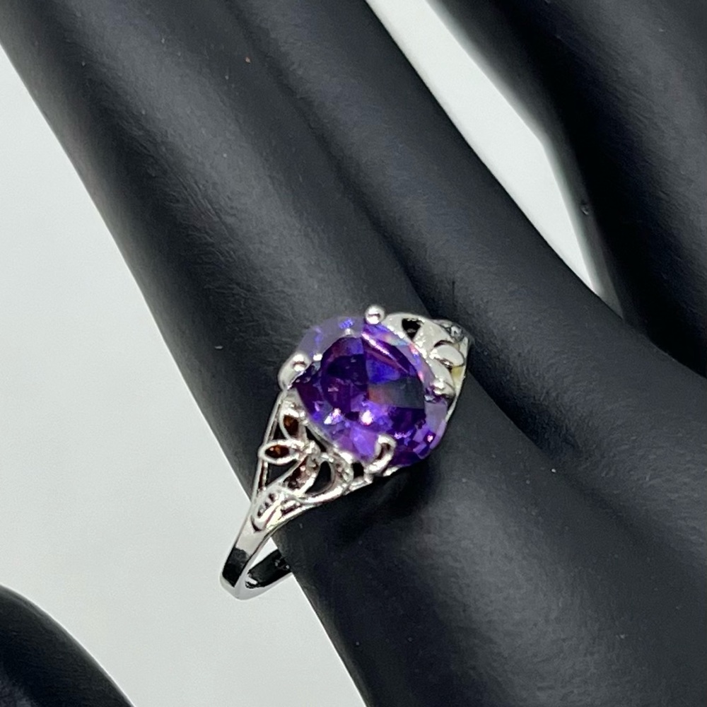Vintage 90s .925 Sterling Silver and Amethyst Ring-Ladies Size 7.